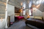 Alta Vista Cabin -Upstairs bedroom with 2 queen beds